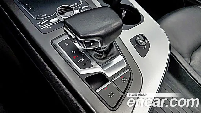 Audi Q7 2019 thumb 3