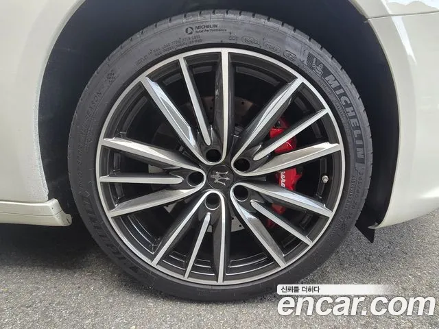 Maserati Quattroporte 2019 thumb 4