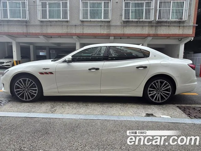 Maserati Quattroporte 2019 thumb 11