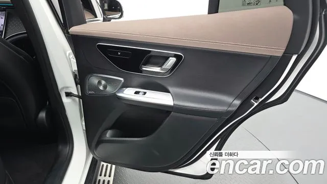 Mercedes-Benz EQE 2023 thumb 10