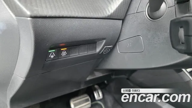 Peugeot 2008 2021 thumb 9