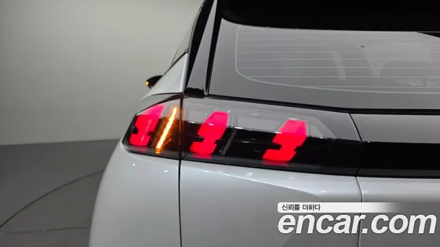 Peugeot 2008 2021 thumb 11