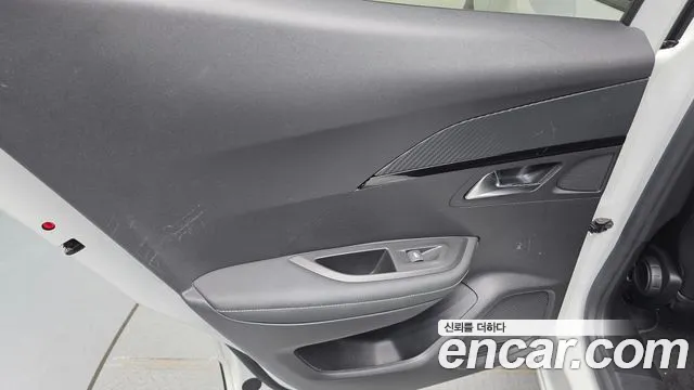 Peugeot 2008 2021 thumb 7