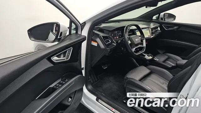 Audi Q4 e-tron 2022 thumb 2