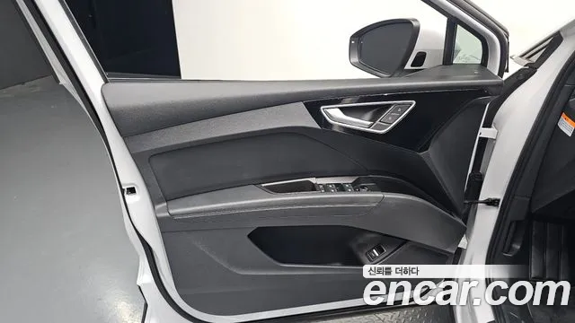 Audi Q4 e-tron 2022 thumb 6