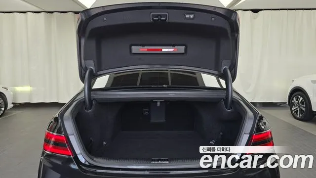 Genesis G90 2019 thumb 2