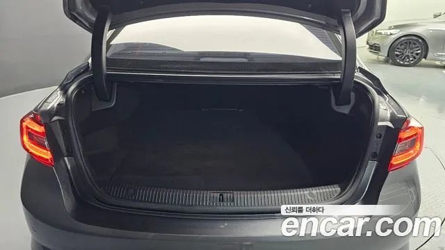 Renault Megane 2019 thumb 6