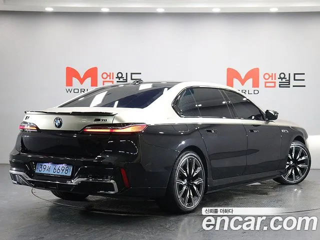 BMW i7 2023 thumb 6