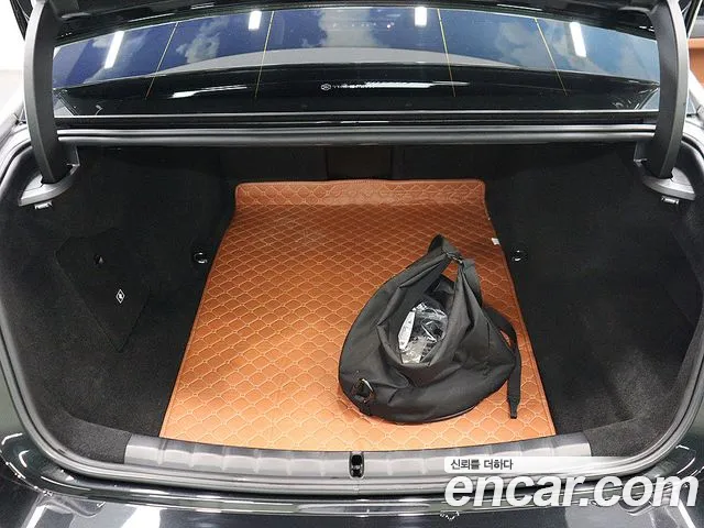 BMW i7 2023 thumb 7