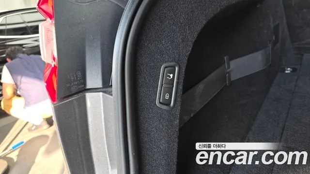 Maserati Levante 2019 thumb 11