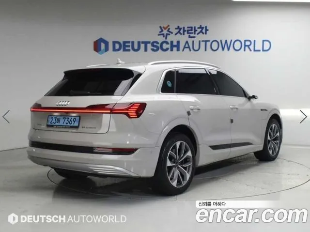 Audi e-tron 2020 thumb 10