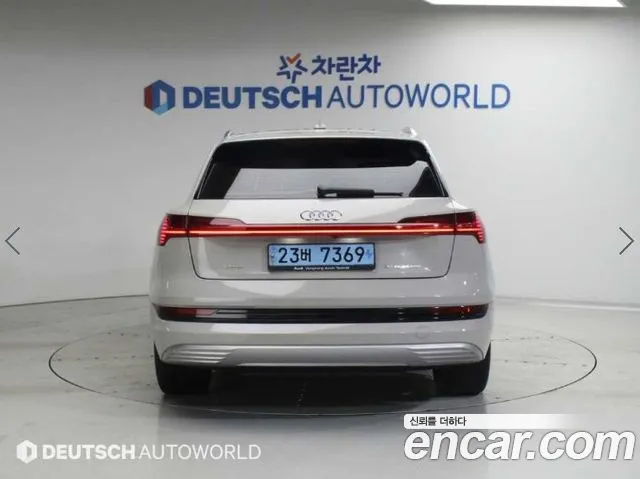 Audi e-tron 2020 thumb 4
