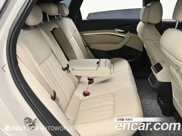 Audi e-tron 2020 thumb 2