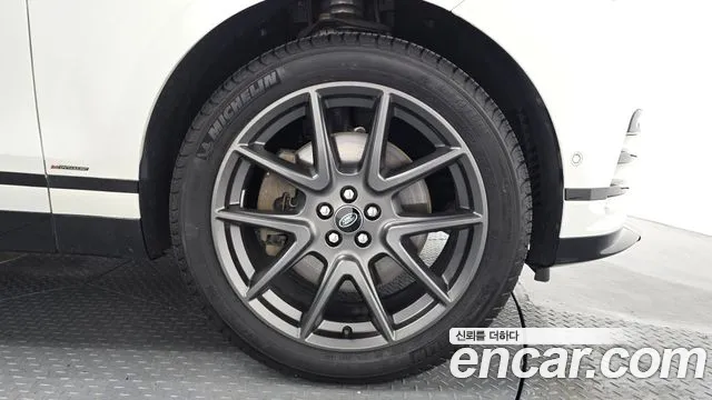 Land Rover Range Rover Velar 2021 thumb 11