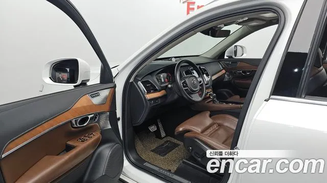 Volvo XC90 2019 thumb 3
