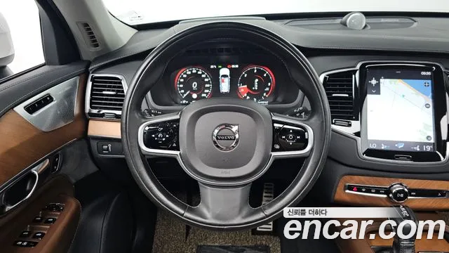 Volvo XC90 2019 thumb 10