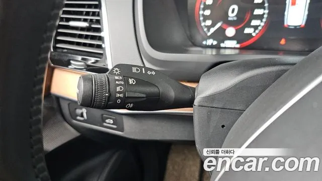 Volvo XC90 2019 thumb 11