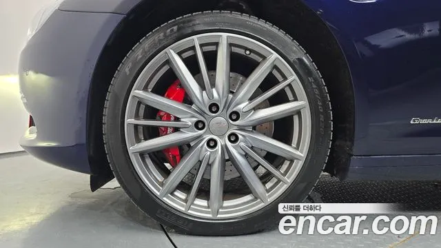 Maserati Quattroporte 2019 thumb 9