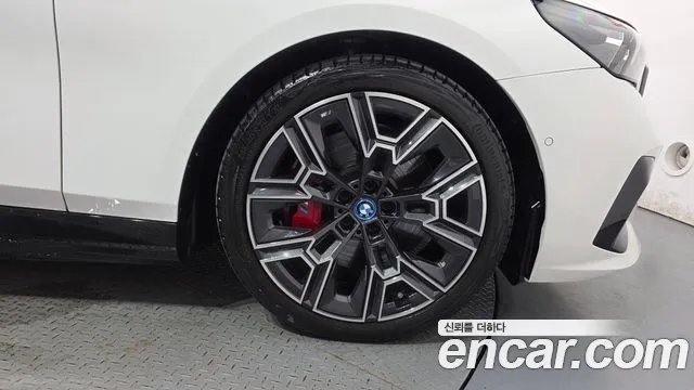BMW i5 2024 thumb 5