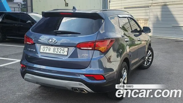 Hyundai Santa Fe 2017 thumb 3