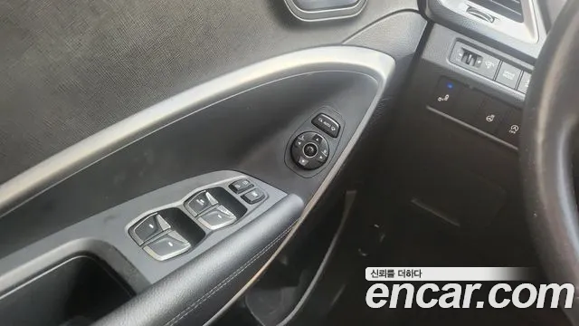 Hyundai Santa Fe 2017 thumb 9