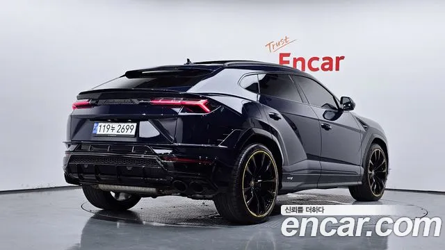 Lamborghini Urus 2023 thumb 4