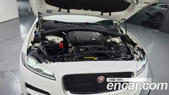 Jaguar F-Pace 2019 thumb 2