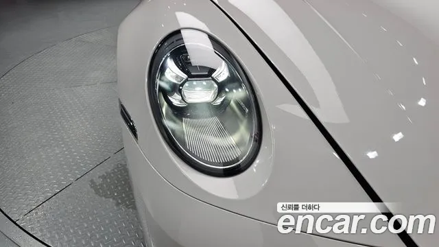 Porsche 911 2020 thumb 9
