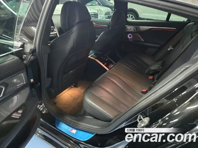 BMW 8 серии 2022 thumb 9