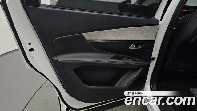 Peugeot 5008 2022 thumb 4
