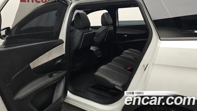 Peugeot 5008 2022 thumb 5
