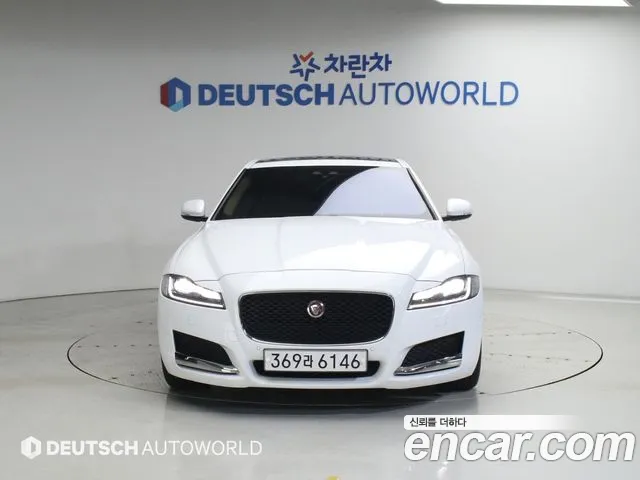 Jaguar XF 2019 thumb 3