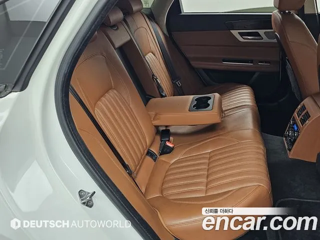 Jaguar XF 2019 thumb 4