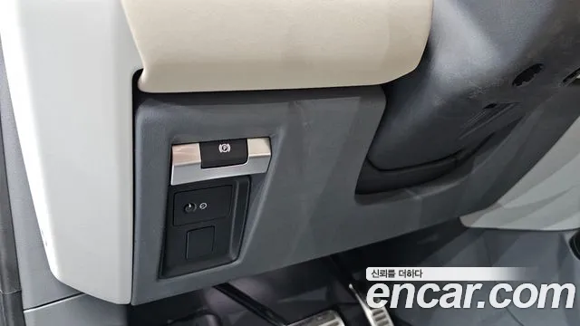 Land Rover Defender 2020 thumb 6