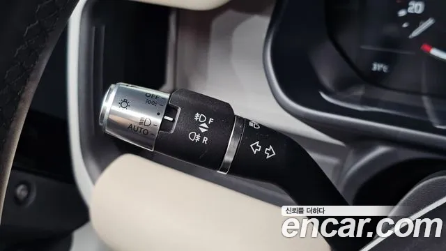 Land Rover Defender 2020 thumb 11