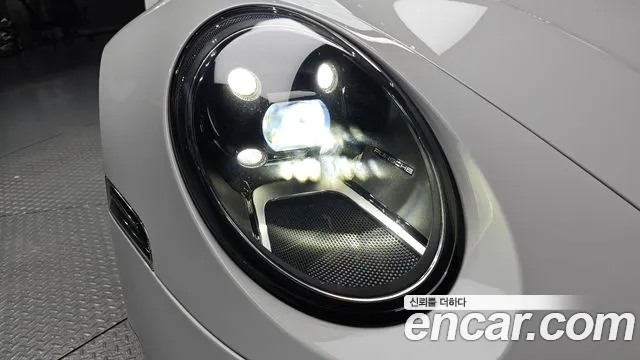 Porsche 911 2021 thumb 5