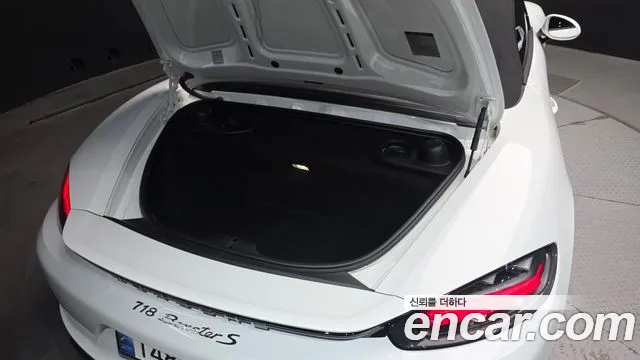 Porsche Cayman 2020 thumb 2