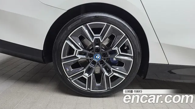BMW i5 2025 thumb 8
