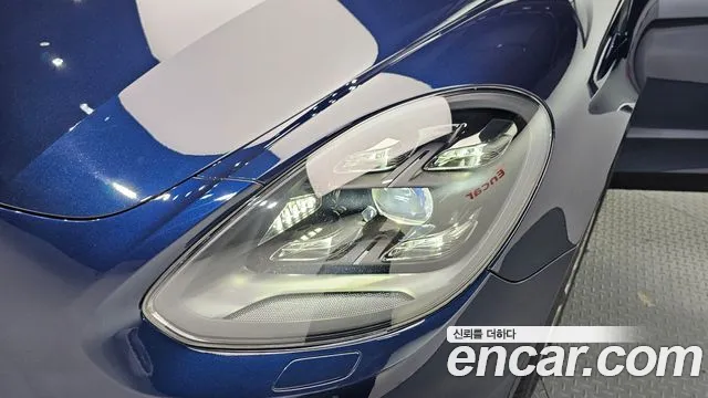 Porsche Panamera 2019 thumb 2