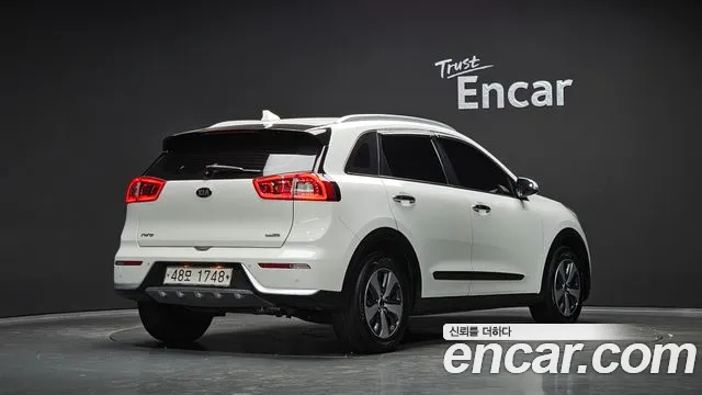 Kia Niro 2017 thumb 2