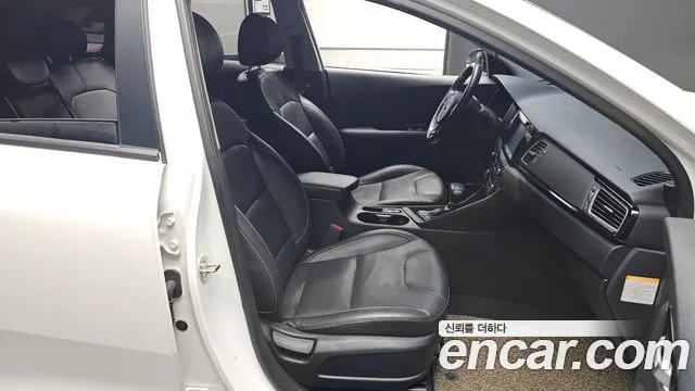 Kia Niro 2017 thumb 10
