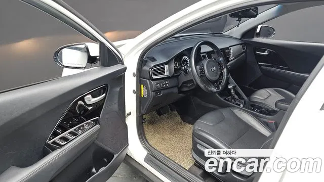 Kia Niro 2017 thumb 12