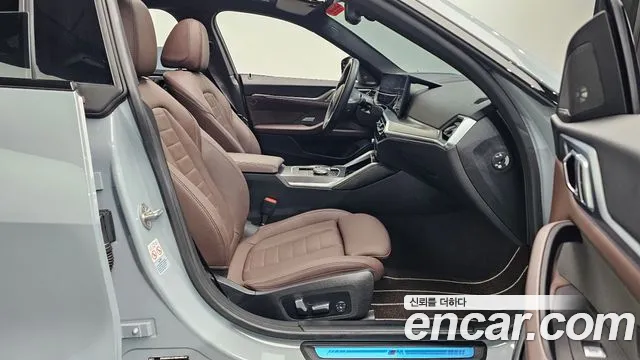 BMW i4 2023 thumb 11