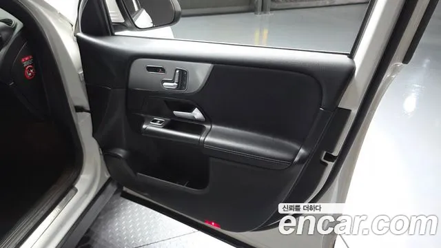 Mercedes-Benz GLB 2021 thumb 4