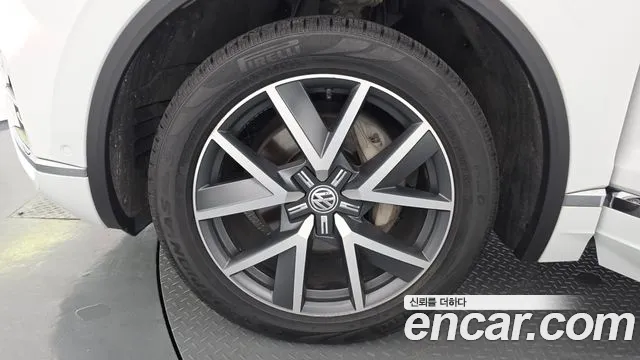 Volkswagen Touareg 2020 thumb 3