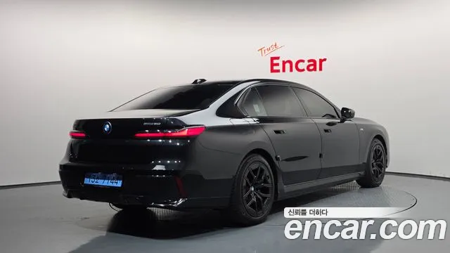 BMW i7 2024 thumb 7