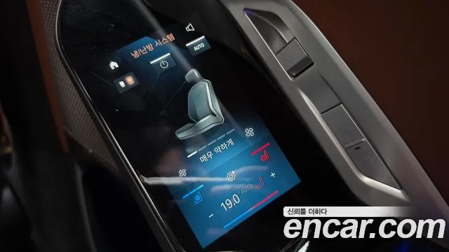 BMW i7 2024 thumb 2