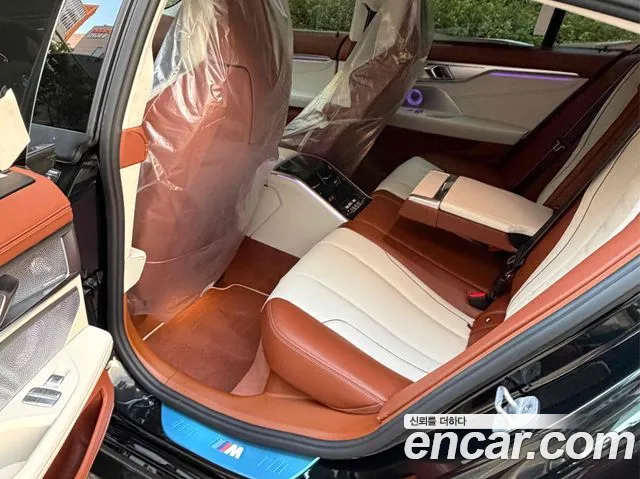 BMW 8 серии 2026 thumb 4