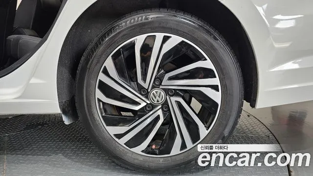 Volkswagen Jetta 2020 thumb 9
