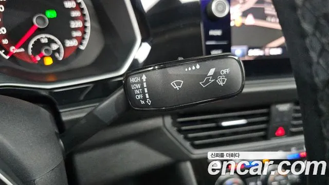 Volkswagen Jetta 2020 thumb 2